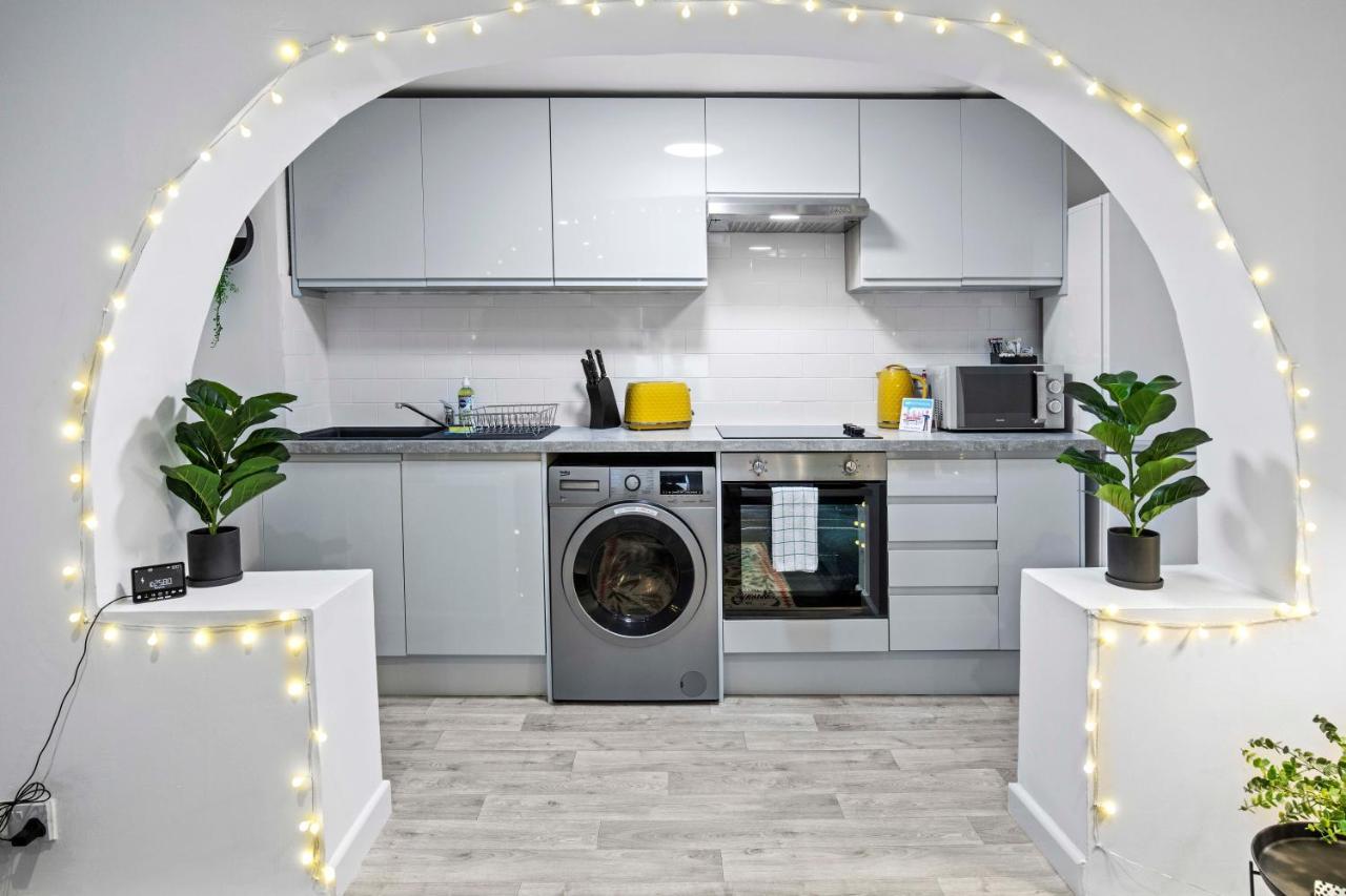 Queens Apartment - By My Getaways - Free Parking For One Car Brighton Ngoại thất bức ảnh